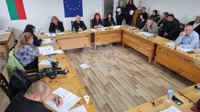 Общинските съветници в Бобов дол одобриха индивидуалните основни месечни заплати на кметове на кметства
