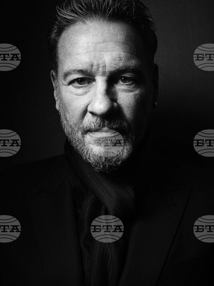 Hollywood Actor John Malkovich Impersonates Emblematic Photos of Last Two Centuries
