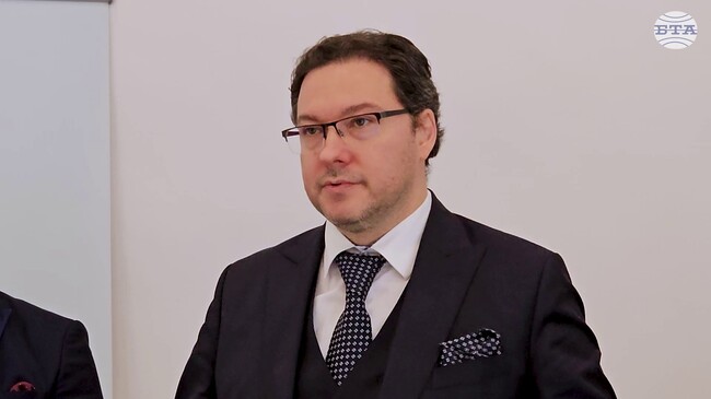 Част от опозицията се опитва да блокира влизането ни в еврозоната, каза в Сливен министър Даниел Митов