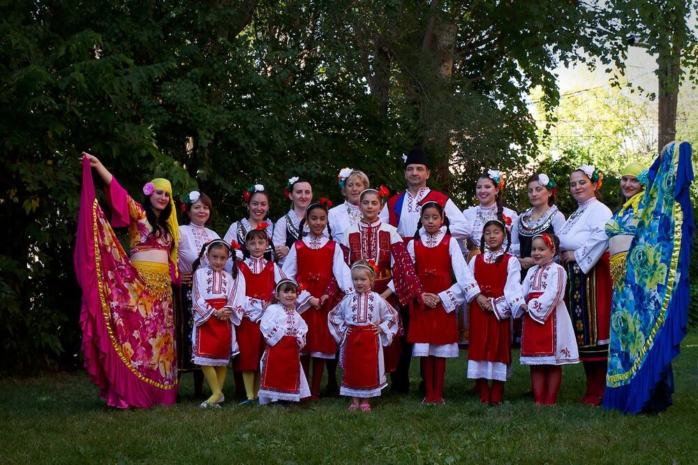 Танцова компания „Балкани“ от остров Перо, Канада, организира днес българско тържество