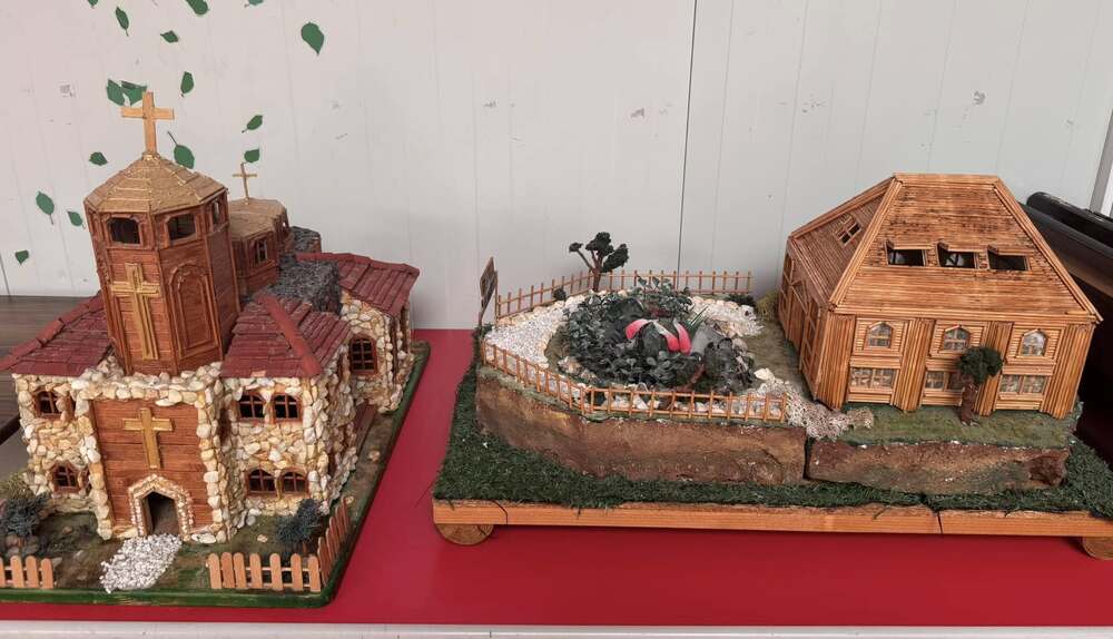 Българското школо „Васил Левски” в Баркинг, Лондон, получи като подарък ръчно изработени макети