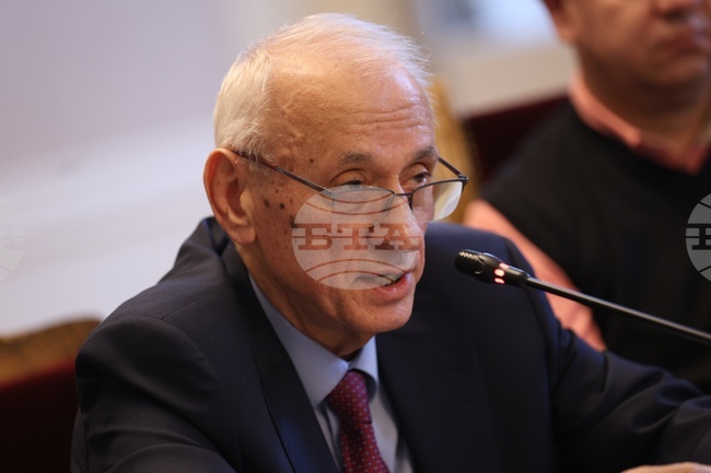 Все още не е решено дали да се възстанови самостоятелната агенция по трансплантации, каза министър Силви Кирилов