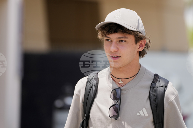 Тийнейджърът пилот на "Мерцедес" Андреа Кими Антонели би искал да разговаря за Формула 1 с Кими Райконен и да получи съвет от него