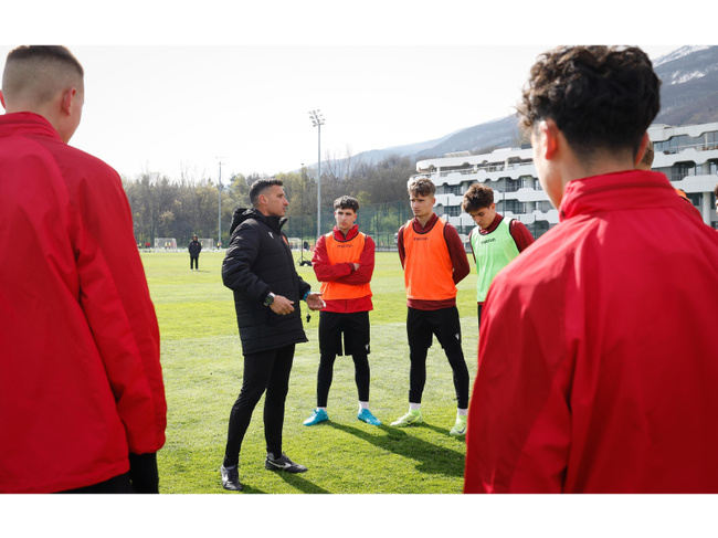 Юношеският национален отбор на България U16 ще изиграе две контролни срещи с връстниците си от Унгария