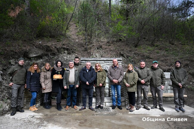 Община Сливен: Стефан Радев се включи в акция по залесяване на Бармук Баир