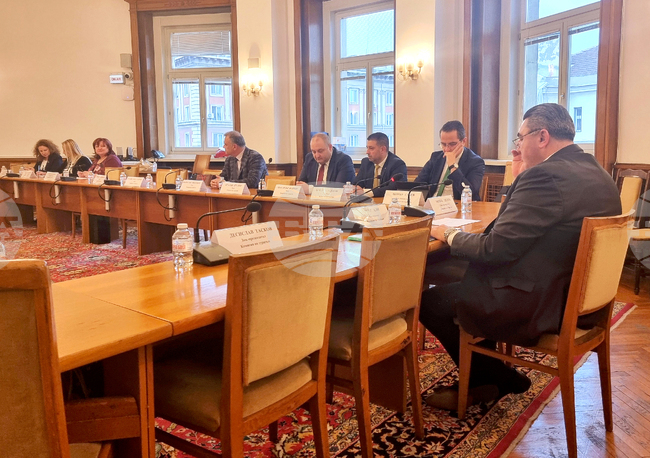 В Комисията по туризъм е внесено предложение на "ДПС - Ново начало" за 9 процента ДДС за ресторантьорите, съобщи Танер Али