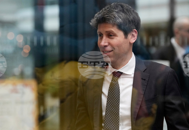 "ОупънЕйАй" разработва собствена социална мрежа, подобна на Екс, според източници