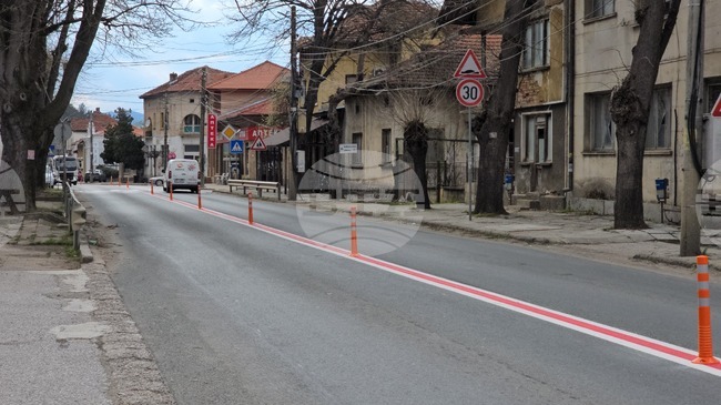 Положени са колчета в разстояние на около 2 км в село Български извор