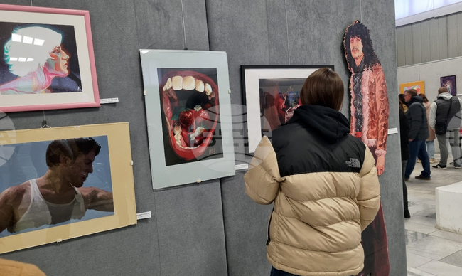 Ученици и учители от Търговище подредиха 181 свои творби в съвместна изложба 