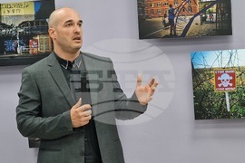 Хасково - фотоизложба „Война през два обектива: Там, където мълчанието крещи“