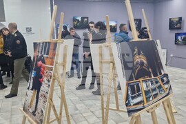 Хасково - фотоизложба „Война през два обектива: Там, където мълчанието крещи“