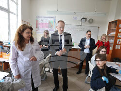 Близо 100 училищни STEM центъра, които се изграждат със средства по Плана за възстановяване и устойчивост, вече са готови и се използват от учениците. Откриване на нов център в 120-о Основно училище „Георги Сава Раковски“. Снимка: МОН 