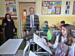 Близо 100 училищни STEM центъра, които се изграждат със средства по Плана за възстановяване и устойчивост, вече са готови и се използват от учениците. Откриване на нов център в 120-о Основно училище „Георги Сава Раковски“. Снимка: МОН