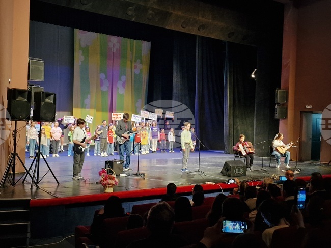 Възпитаниците на Центъра за работа с деца в Разград изнесоха концерт под надслов „Стига вече зима“ 