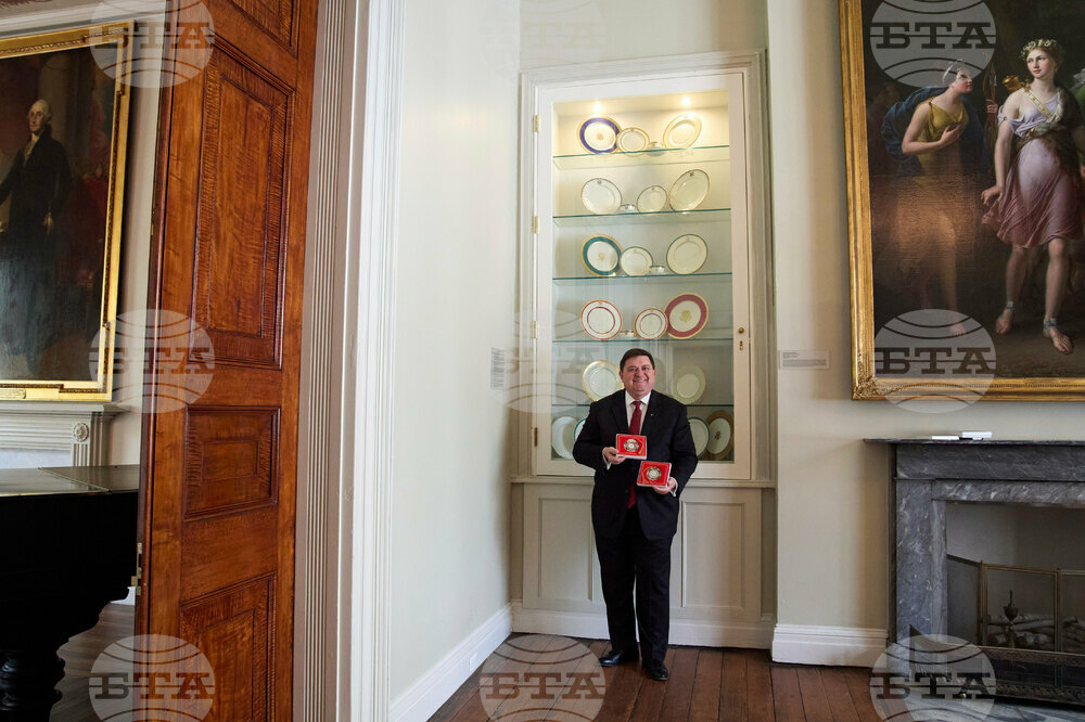 State Dinners White House Ornament