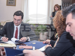 Министър Зарков подписа споразумение с всички синдикати от системата на ГДИН и ГДО