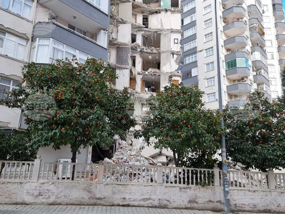 Турция - Адана - земетресение - щети - разрушени сгради