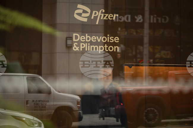  "Пфайзер" повишава прогнозата си за печалбата въпреки митата и натиска за по-ниски цени на лекарствата в САЩ