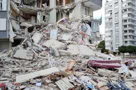 Турция - Адана - земетресение - щети - разрушени сгради