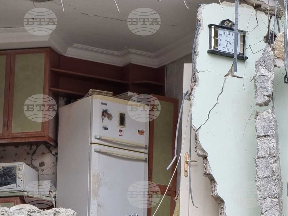 Турция - Адана - земетресение - щети - разрушени сгради