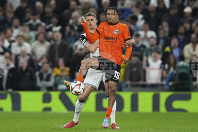 16-годишен нападател от Академията на Тотнъм дебютира за тима в турнира за Купата на лигата