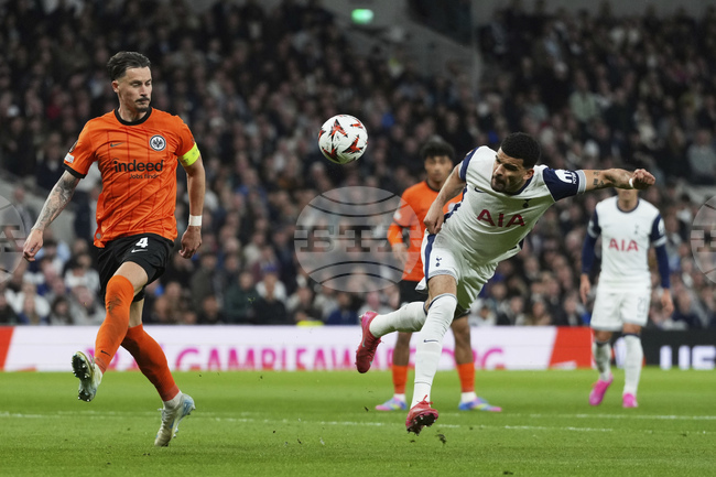 Кох каза, че Айнтрахт е заслужавал равенство, докато Постекоглу остава оптимист за Тотнъм