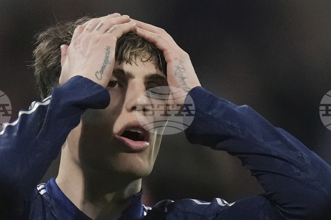 Манчестър Юнайтед е намалил цената на Алехандро Гарначо, подготвяйки продажба на аржентинеца през лятото