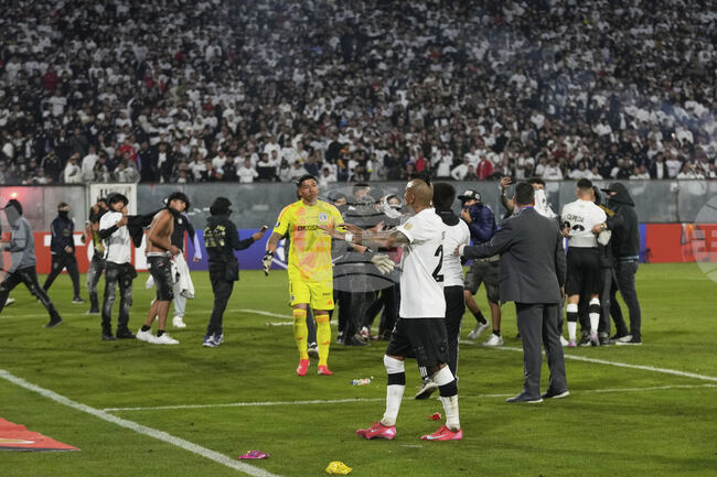 Двама запалянковци починаха преди мач от Копа Либертадорес в Чили