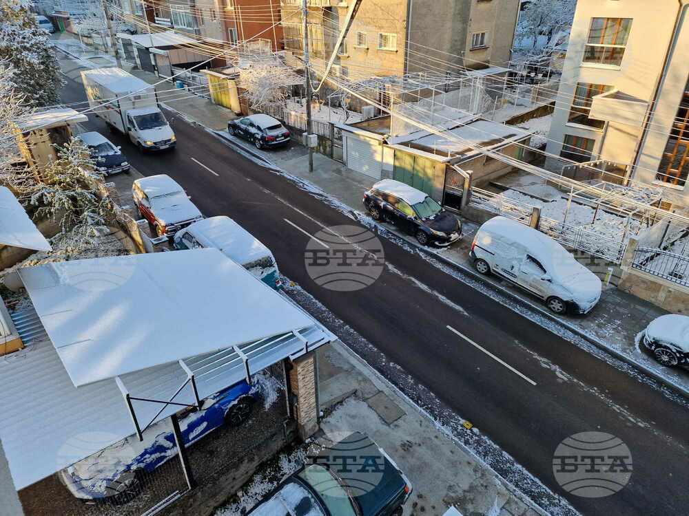 Почистени и проходими са пътищата в област Разград след падналия сняг снощи