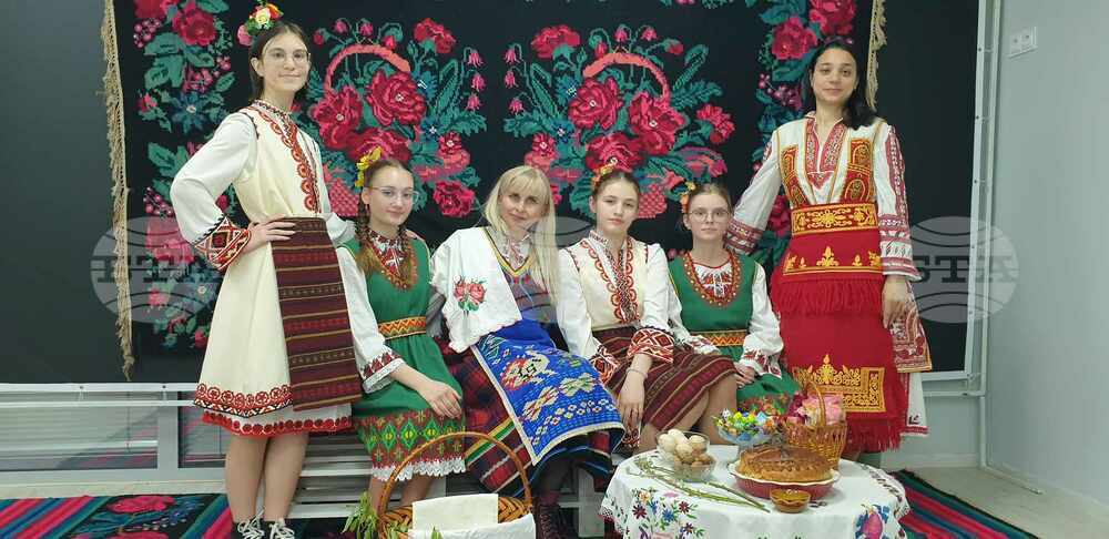 В Центъра за младежта в Тараклия изпълниха възстановка на обичая „лазаруване“