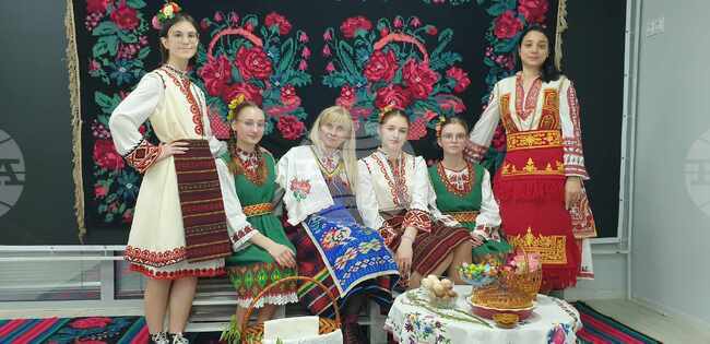 В Центъра за младежта в Тараклия изпълниха възстановка на обичая „лазаруване“