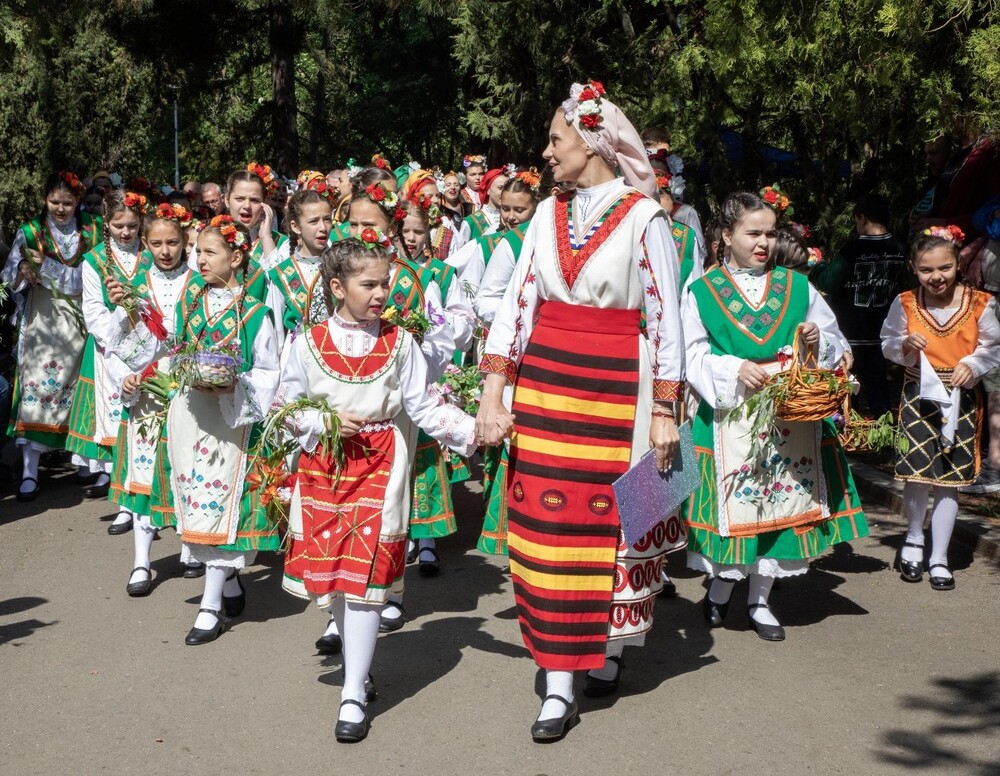 Община Стара Загора: 5 619 „цветя“ с над 40 различни вида имена образуват пъстрия букет от празнуващи в Старозагорско