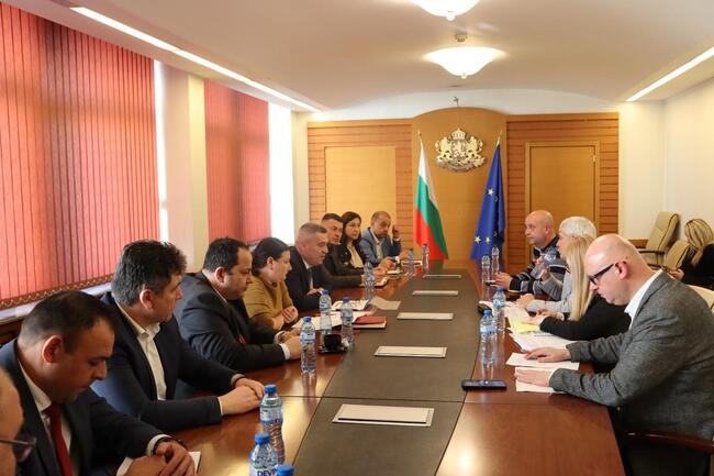 Възможностите за по-справедливо възнаграждение в сектор "Земеделие" у нас са обсъдени на среща между ресорния министър и синдикатите