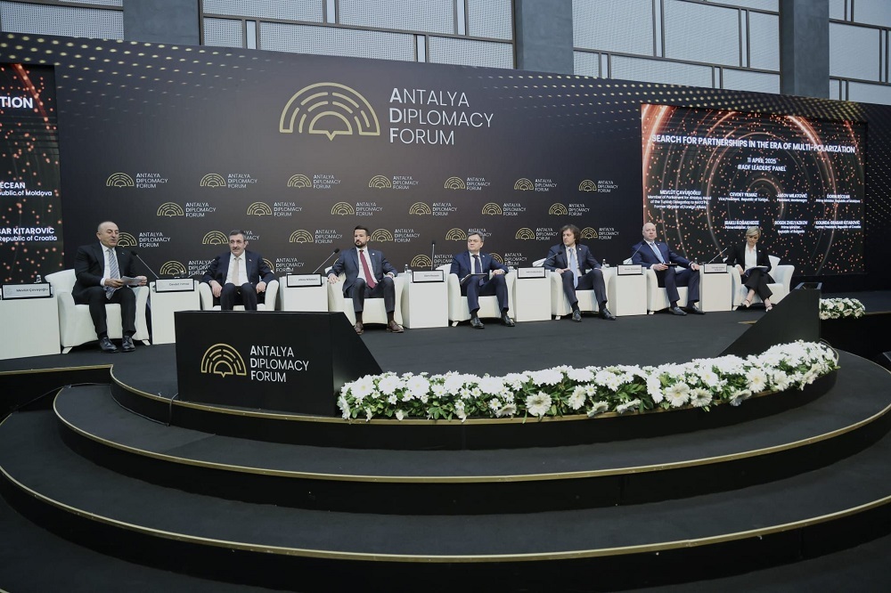 Премиерът Желязков на Анталийския форум: България е активен участник в инициативите за засилване на възпиращите и отбранителни способности на ЕС и НАТО