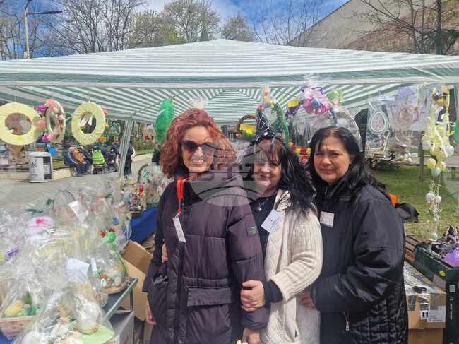 Започна традиционният великденски базар на Движението на българските майки в Пазарджик