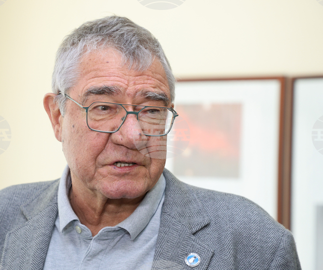 Океаните заемат две трети от земната повърхност и имат ключова роля за климатичните промени, каза за БТА проф. Христо Пимпирев