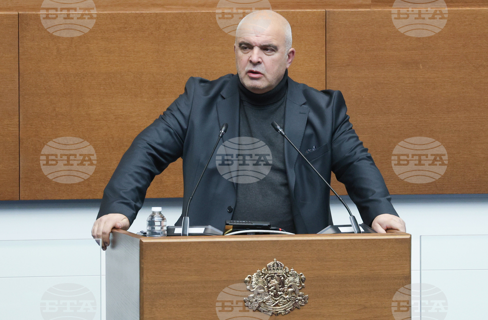 Парламентът прекрати процедурата за избор на състав на т. нар. Комисия по досиетата и реши да започне нова