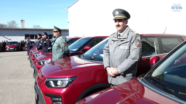 Общо 100 леки автомобила и шест резервоара за вода за гасене на пожари с хеликоптери получи Главна дирекция „Пожарна безопасност и защита на населението“