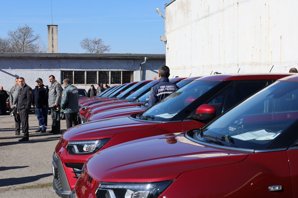 МОСВ: Ключовете на 100 автомобила, закупени по Програма „Околна среда“, бяха връчени на Главна дирекция „Пожарна безопасност и защита на населението“