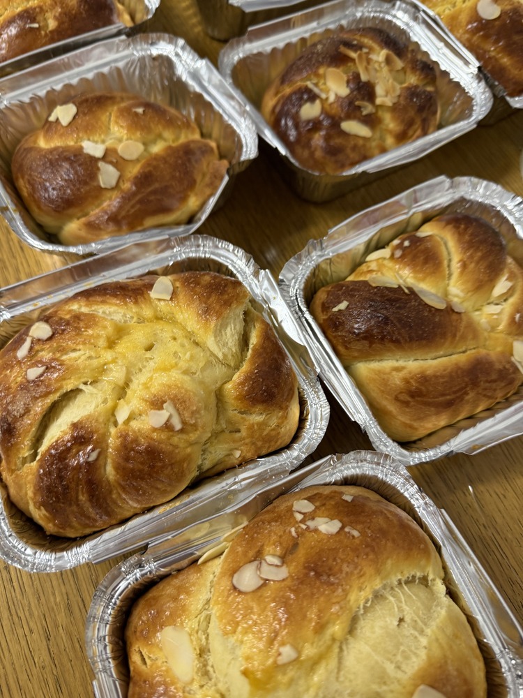 Над 30 козунака излязоха от пекарната на училище „Св. св. Кирил и Методий” във Виена