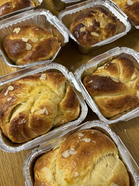 Над 30 козунака излязоха от пекарната на училище „Св. св. Кирил и Методий” във Виена