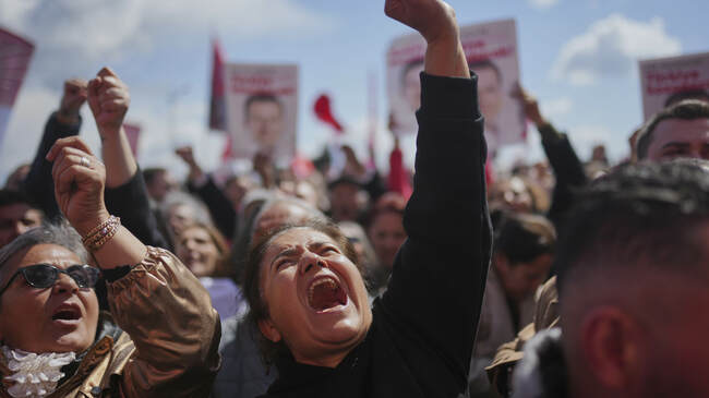 Turkish Opposition Leader Ozel Calls for Early Elections at Thousands-Strong Rally in Antalya