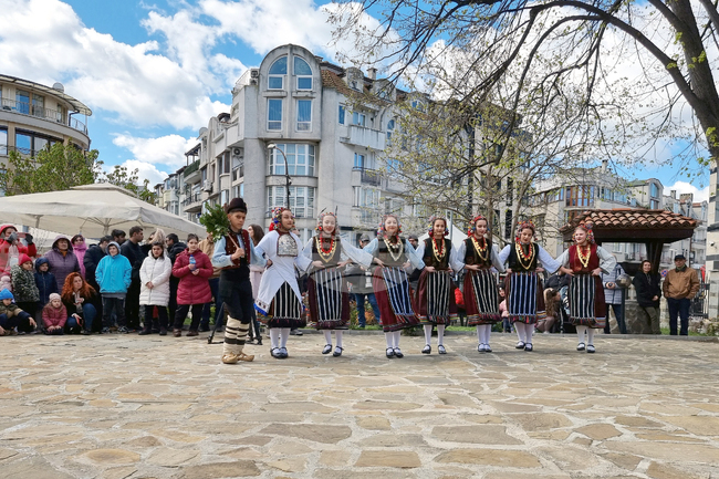 Бургас - Етнографски музей - Еркечко лазаруване - представяне