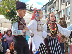 Бургас - Етнографски музей - Еркечко лазаруване - представяне