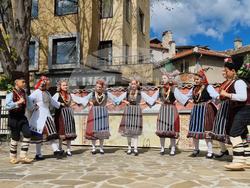 Бургас - Етнографски музей - Еркечко лазаруване - представяне