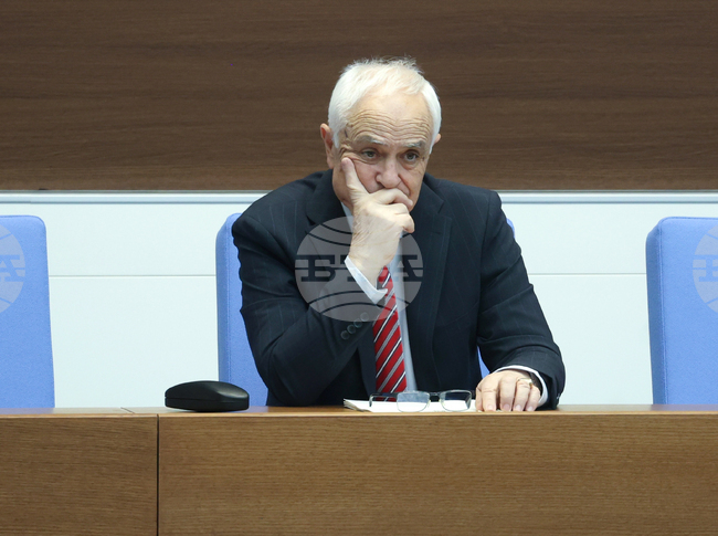 Министерството на отбраната не разполага с информация за участие на български военнослужещи във войната в Украйна, заяви министър Запрянов