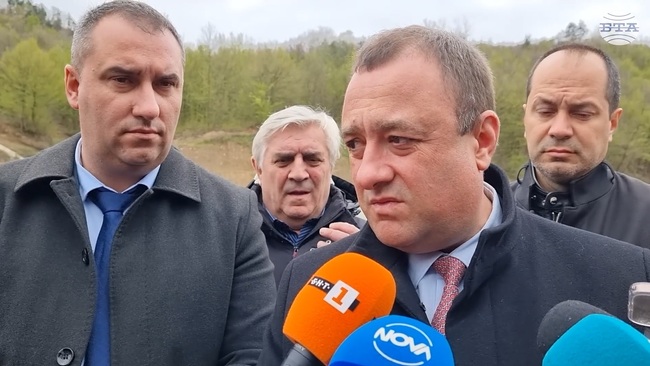 Регионалният министър Иван Иванов съобщи при проверка, че се очаква до края на юни да бъде пуснато движението по пътя Мездра - Ботевград