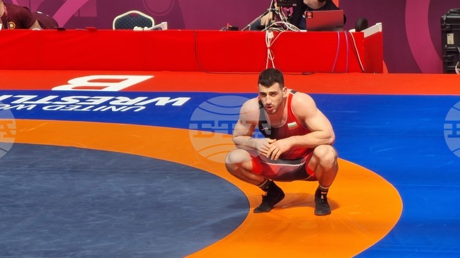 Олимпийският шампион Семен Новиков се класира за полуфиналите на Европейското първенство по борба в Тирана