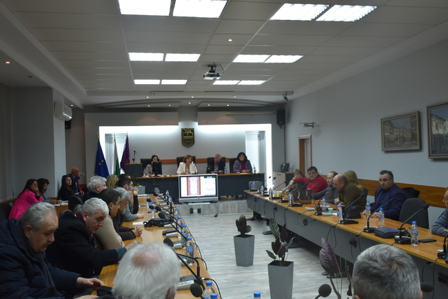 Община Ловеч: Съветниците в Ловеч подкрепиха допълнителни финанси като индексация за доизграждане на училищна спортна зала