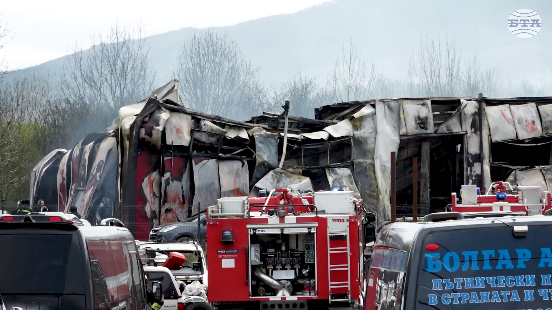 Пожарът в Долни Лозен е потушен, в момента търсим скрити огнища, съобщиха от пожарната